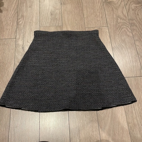 Theory a line wool skirt size small - Picture 2 of 3